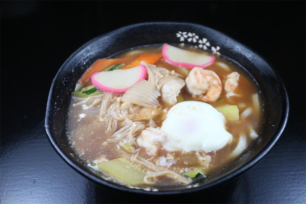 15. japanese  noodle (udon) nabeyaki (soup)